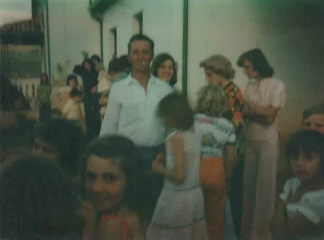 Encontro de família em uma fotografia antiga